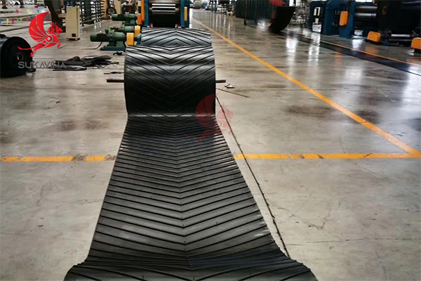 Dây băng tải cao su bố vải chất lượng cao dùng trong công nghiệp.